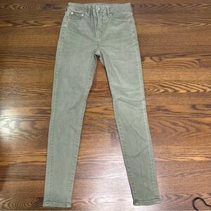 American Eagle Next Level Premium Super High Rise Jegging in Green size 4